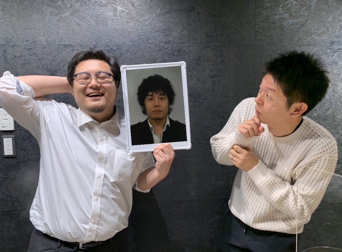 若い頃の写真を持って笑う澁谷望弁護士と今との違いに驚く島田秀平さん