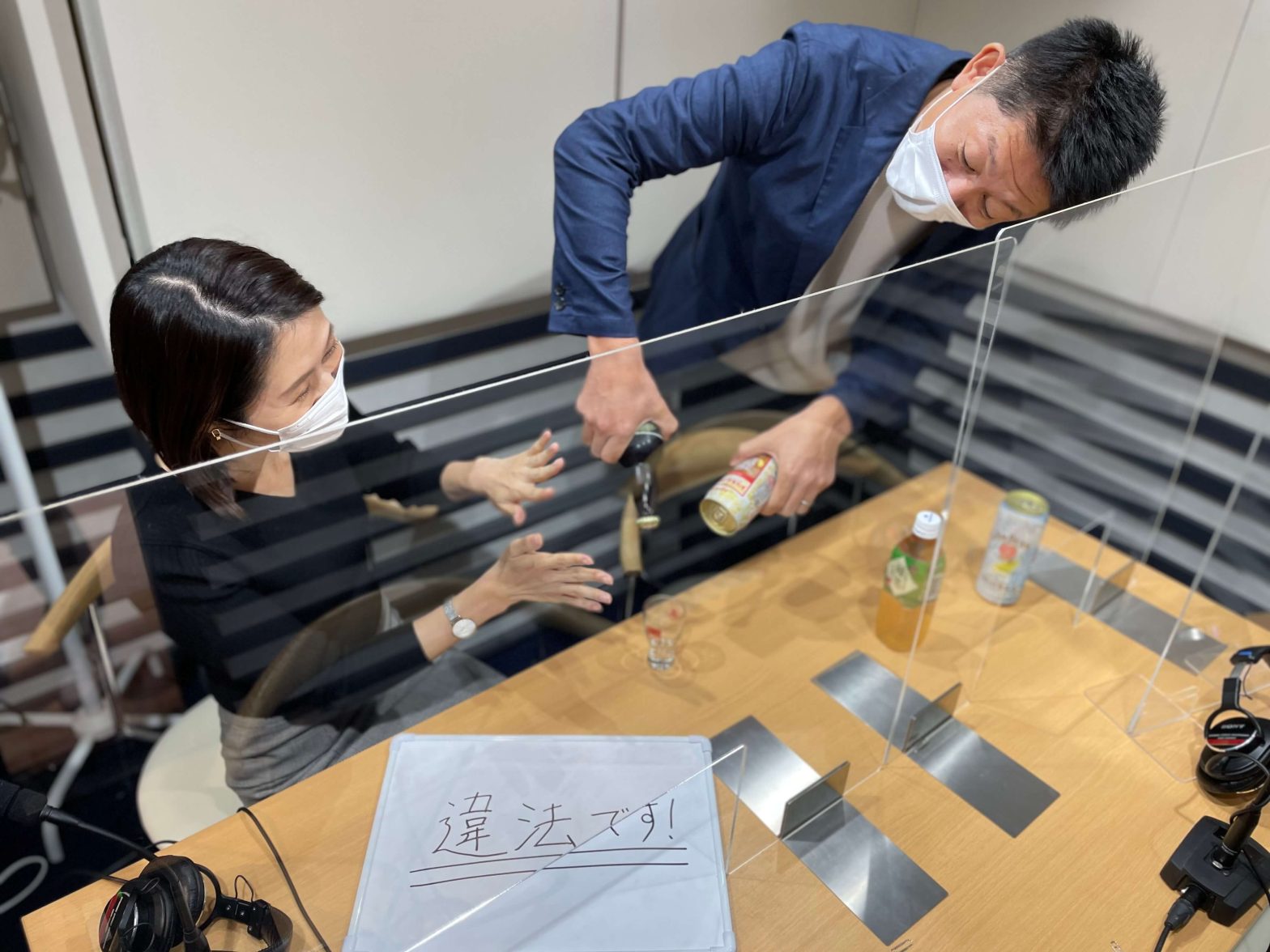 飲酒の強要NGを表現する島田秀平さんと古藤由佳弁護士